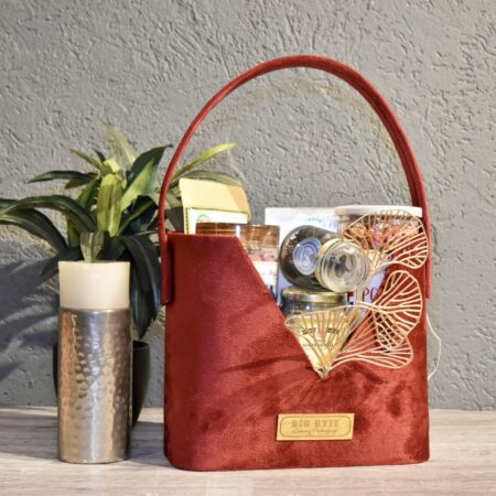 Golden Grace V-Shaped Hamper