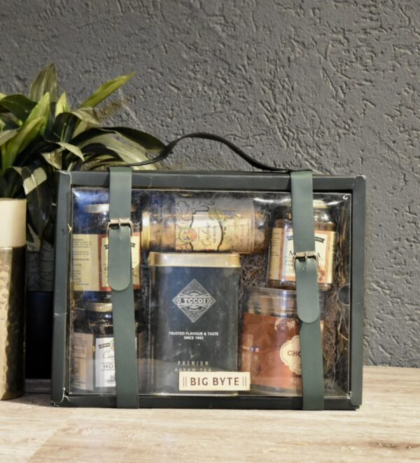 Treasure Attachi Hamper