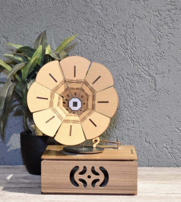 Laser-Cut Gramophone – Vintage Charm with a Gourmet Twist