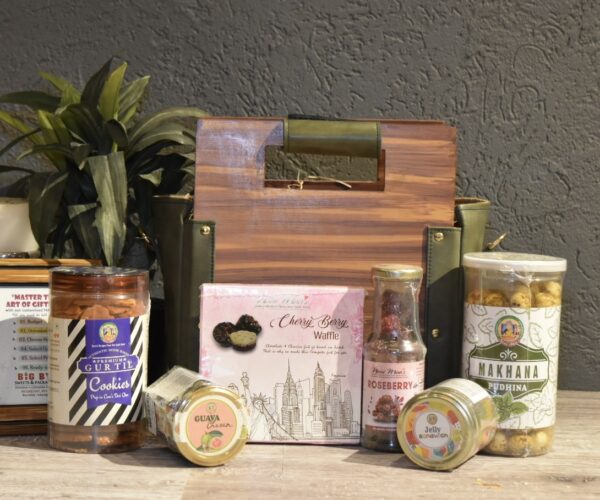 Evergreen Grace Wooden Hamper