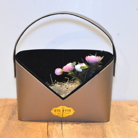 Double V Shaped Hamper