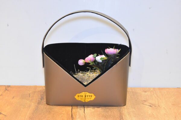 Double V Shaped Hamper